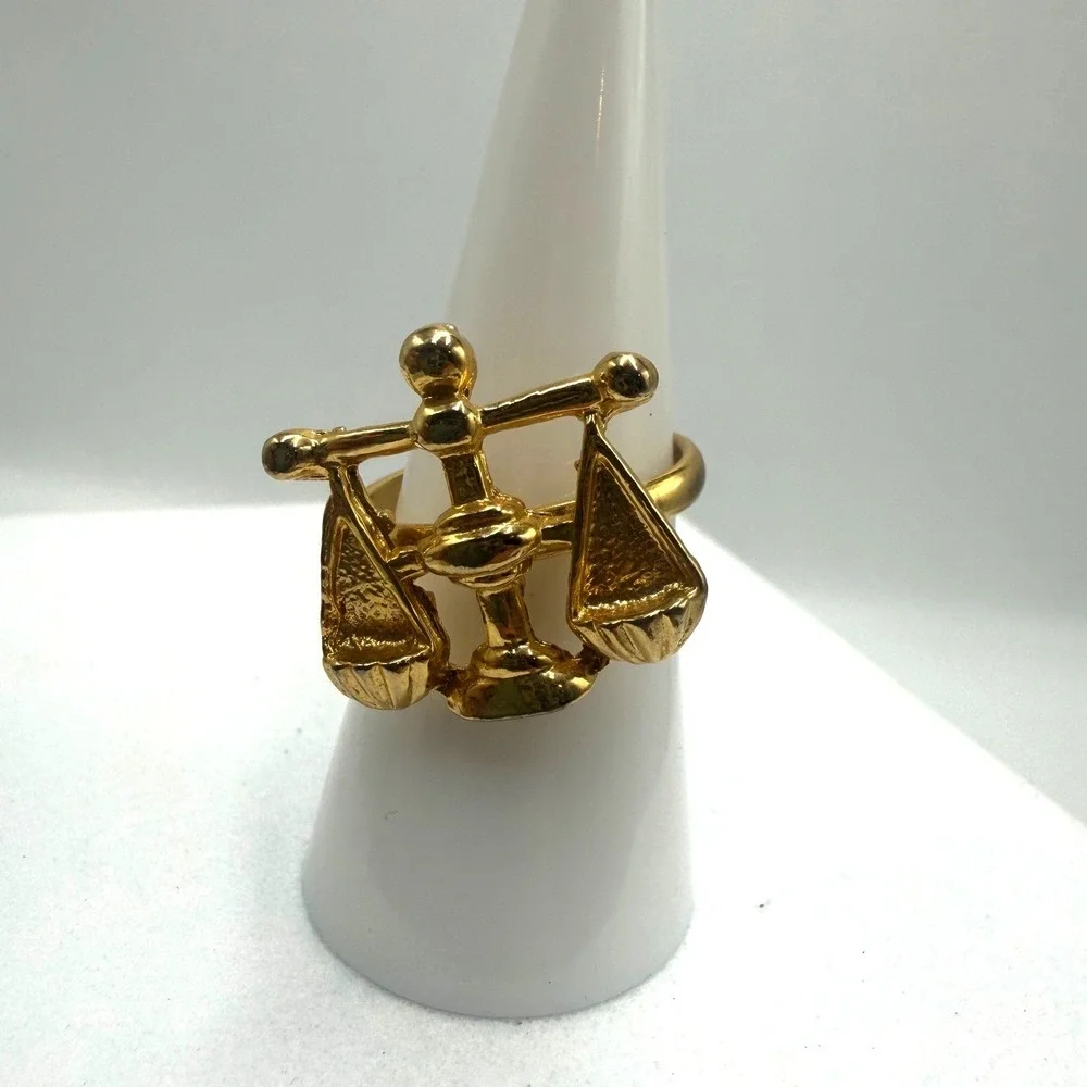 Gold Tone Scales of Justice Libra Zodiac Statement Ring Size 7.5